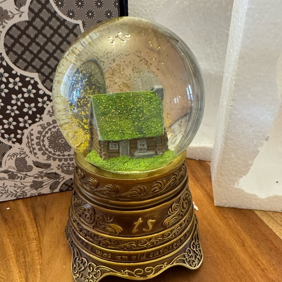 Taylor Swift Folklore Cabin Snowglobe - Picture 4 of 6